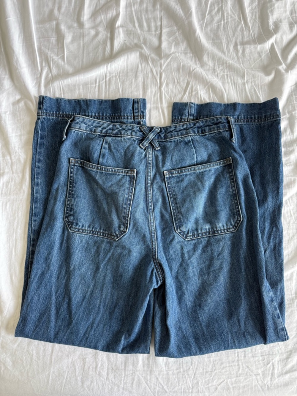Universal Thread - Light Wash Denim Jeans - Picture 2 of 8